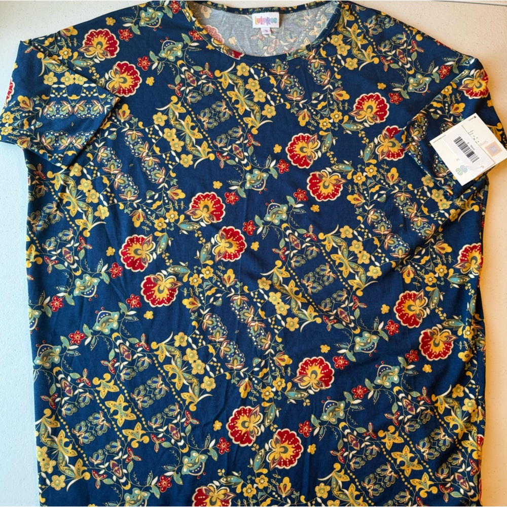LuLaRoe NWT Irma Tee | Size S